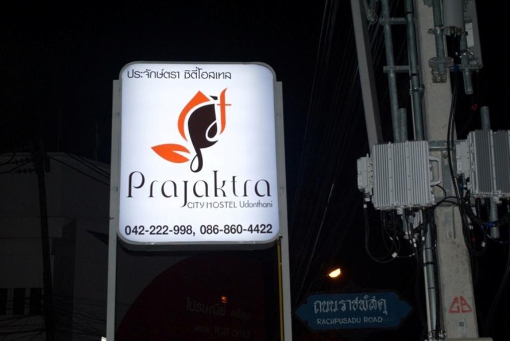 Prajaktra City Hostel Udon Thani Esterno foto