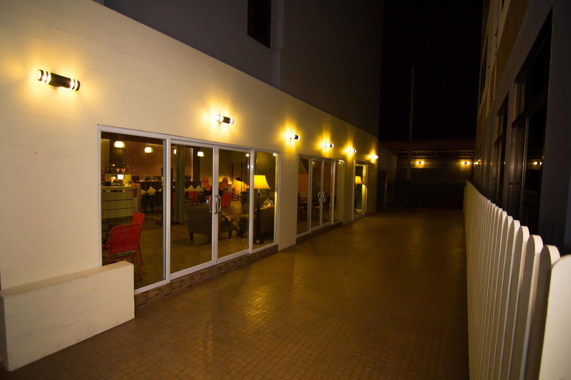 Prajaktra City Hostel Udon Thani Esterno foto