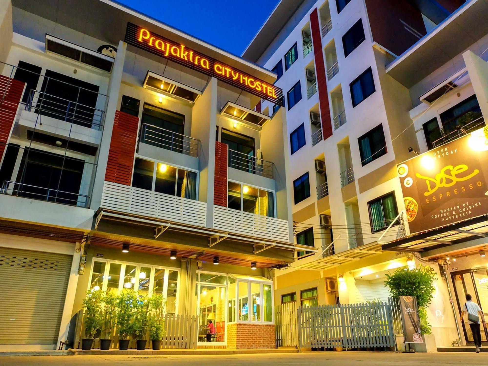 Prajaktra City Hostel Udon Thani Esterno foto